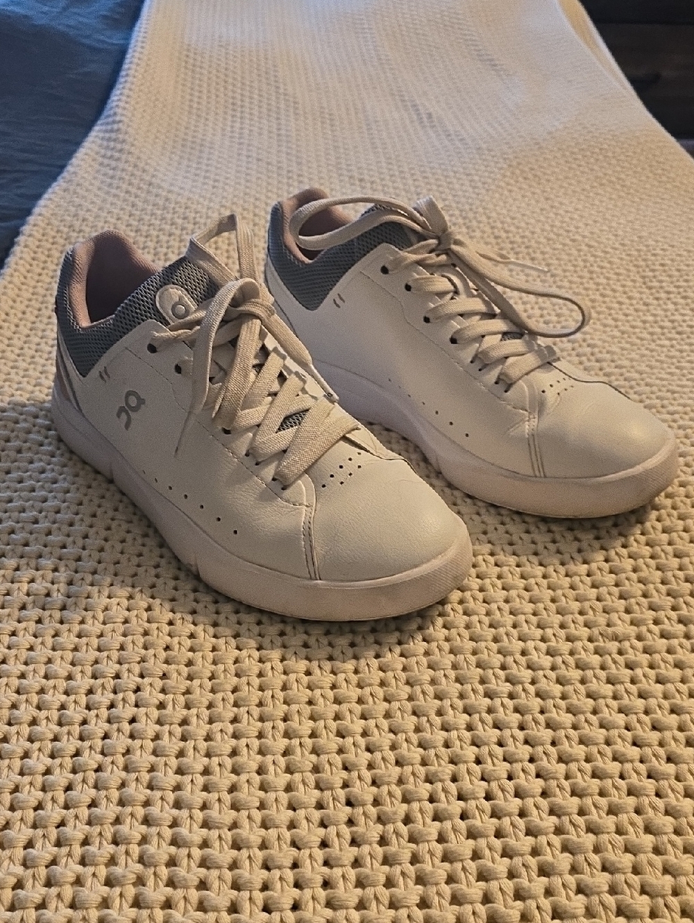 ON Cloud 'The Roger' White Leather Low-Top Sneakers